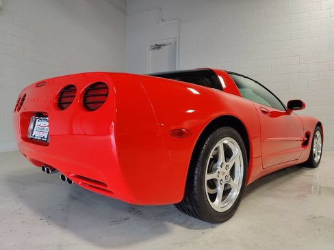 Used 2003 Chevrolet Corvette Coupe w/ Preferred Equipment Group RWD image 11