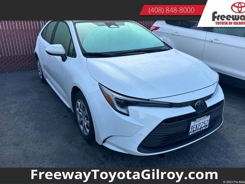 Used 2023 Toyota Corolla LE image 1