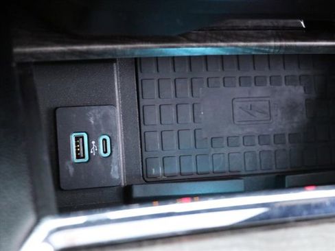 Used 2021 Ford Expedition Limited image 28