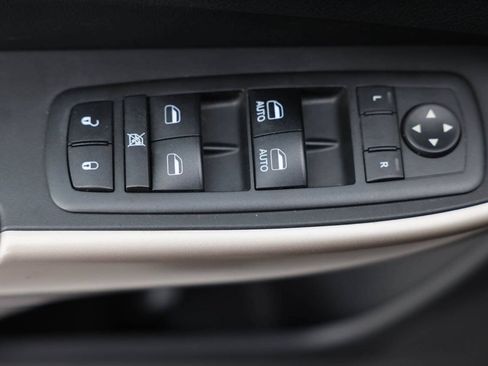 Used 2017 Jeep Cherokee Limited AWD/4WD image 19