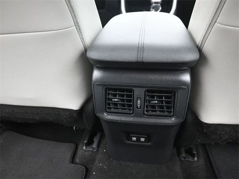 Used 2021 Toyota RAV4 XLE Premium image 12