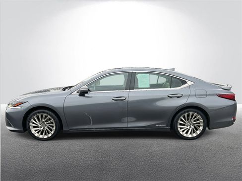 Used 2019 Lexus ES 300h w/ Luxury Package image 3