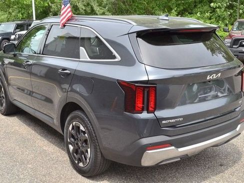 Used 2024 Kia Sorento S AWD/4WD image 6