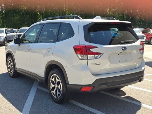 Used 2023 Subaru Forester Premium AWD/4WD image 3