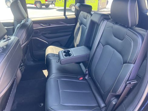 Used 2025 Jeep Grand Cherokee Overland w/ Trailer Tow Package AWD/4WD image 22