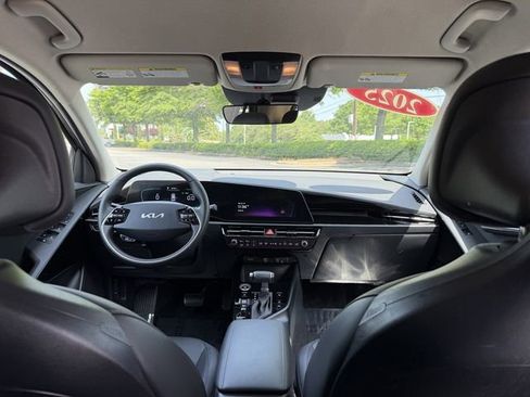 Certified 2025 Kia Niro EX FWD image 42