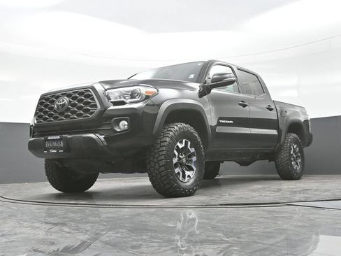 Used 2020 Toyota Tacoma TRD Off-Road w/ Technology Package AWD/4WD image 22