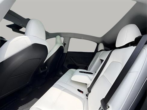 Used 2023 Tesla Model Y Long Range image 43