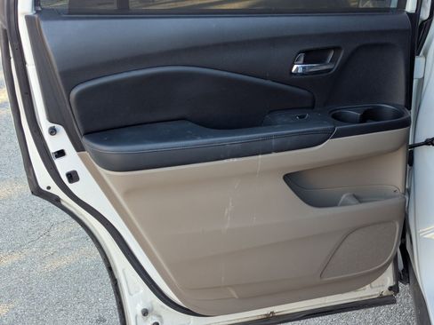 Used 2018 Honda Pilot Touring image 16