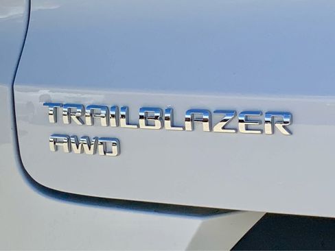 New 2026 Chevrolet TrailBlazer LT w/ Driver Confidence Package AWD/4WD image 18