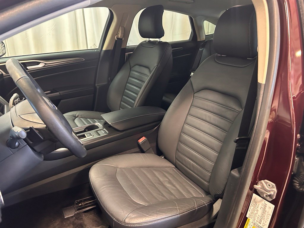 Used 2018 Ford Fusion SE w/ Fusion SE Technology Package FWD image 6