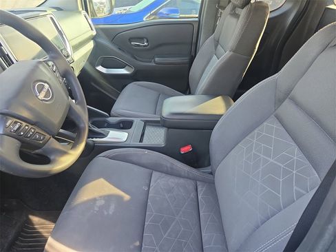 Used 2025 Nissan Frontier SV image 10