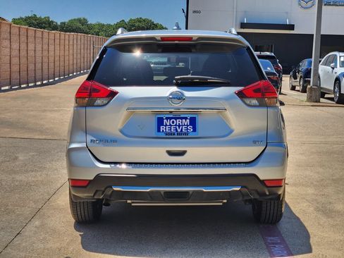 Used 2017 Nissan Rogue SV FWD image 6