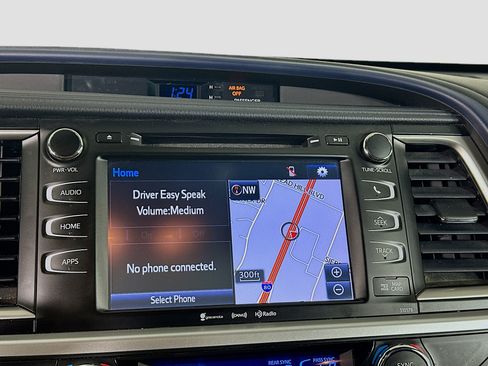 Used 2017 Toyota Highlander XLE AWD/4WD image 19