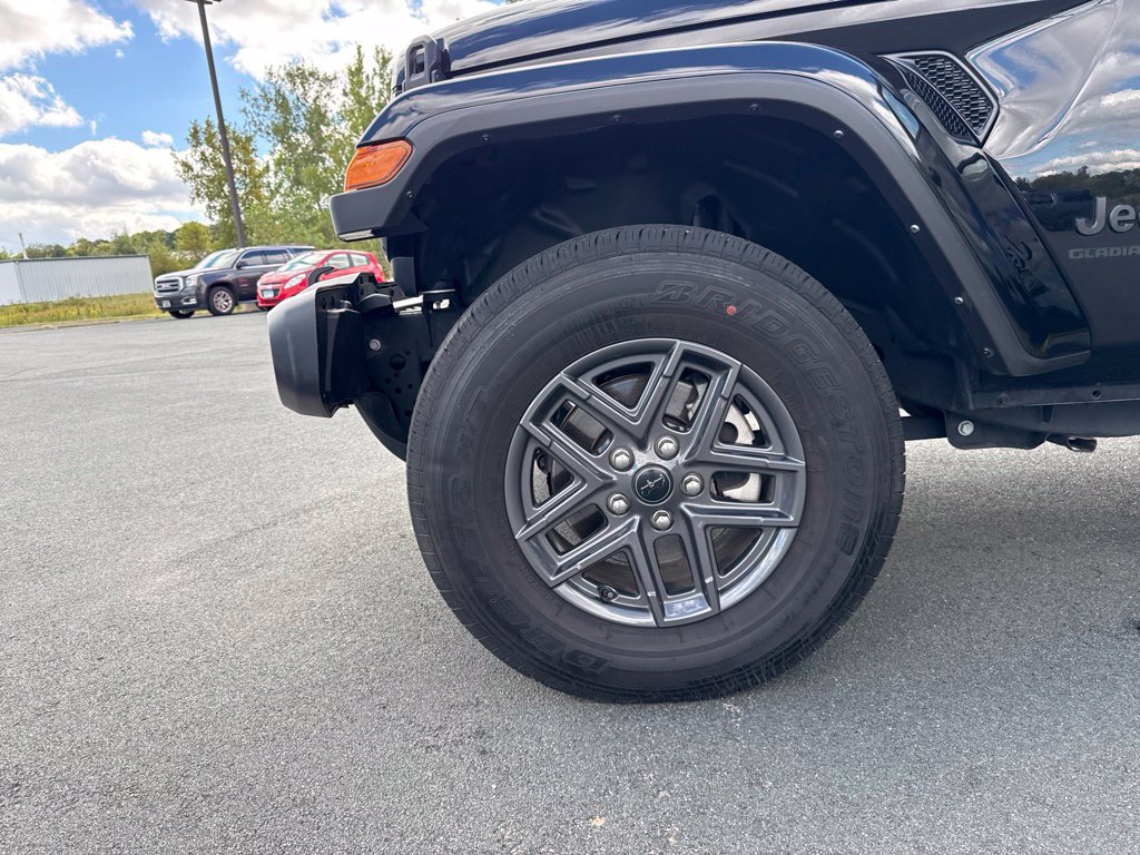 Used 2025 Jeep Gladiator Sport AWD/4WD image 39