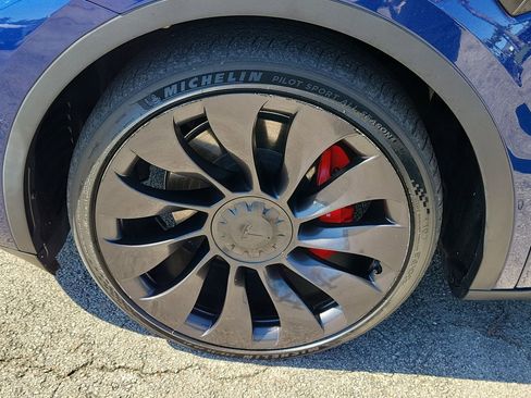 Used 2022 Tesla Model Y Performance image 10