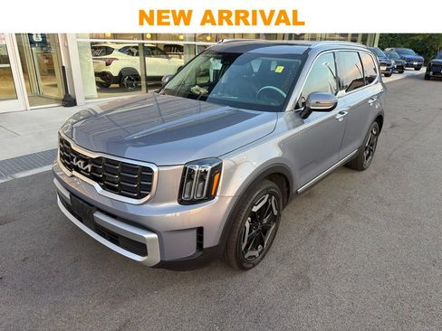 Used 2025 Kia Telluride S FWD image 1