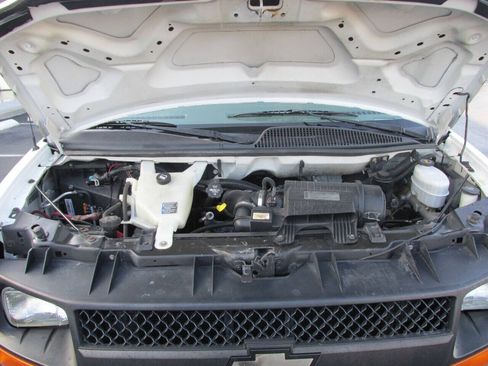 Used 2014 Chevrolet Express 3500 RWD image 30