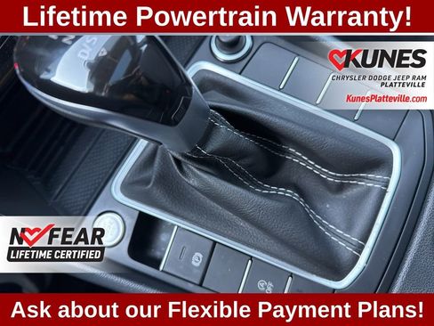 Used 2025 Volkswagen Jetta SE w/ Sunroof Package image 23