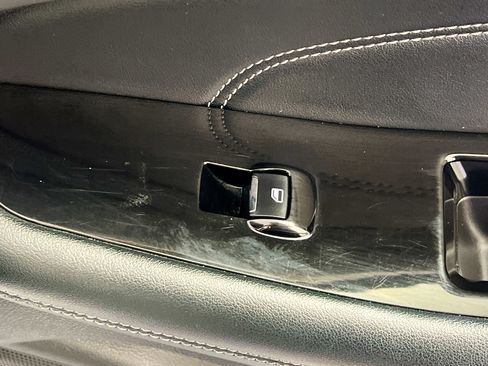 Used 2018 Ford Edge Titanium w/ Technology Package image 32