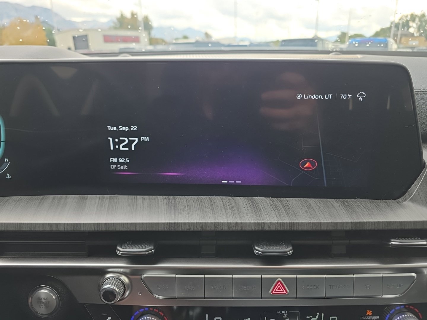 Used 2025 Kia Telluride EX w/ EX Captain's Chair Package AWD/4WD image 12