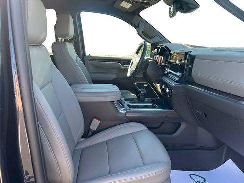 Used 2024 GMC Sierra 1500 SLT w/ SLT Premium Plus Package AWD/4WD image 17