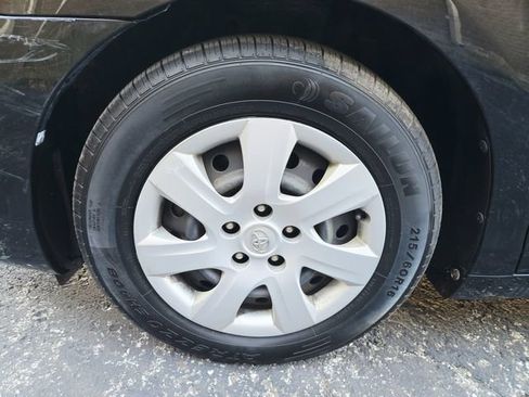 Used 2010 Toyota Camry LE image 29