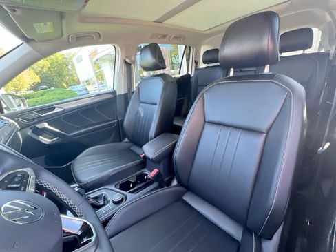 Certified 2022 Volkswagen Tiguan SE w/ Panoramic Sunroof Package image 11
