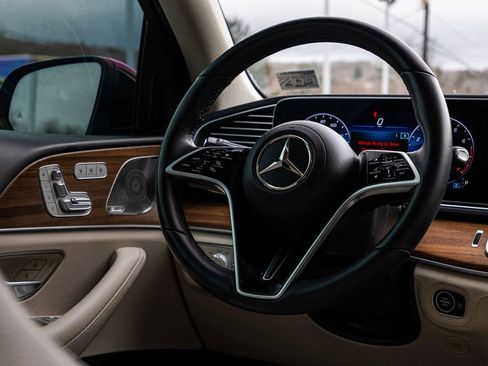 Used 2024 Mercedes-Benz GLE 450 4MATIC image 25