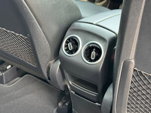 Used 2021 Mercedes-Benz GLB 250 4MATIC image 37