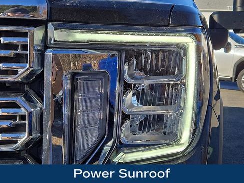 Used 2021 GMC Sierra 2500 Denali w/ Denali Black Diamond Edition image 12