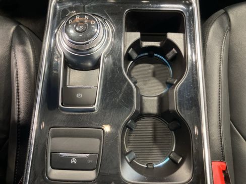 Used 2019 Ford Edge Titanium w/ Cold Weather Package image 17