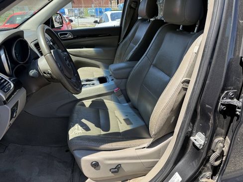 Used 2011 Jeep Grand Cherokee Laredo AWD/4WD image 17