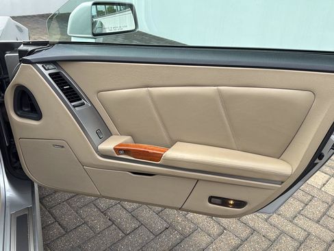 Used 2007 Cadillac XLR RWD image 27