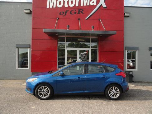 Used 2018 Ford Focus SE FWD image 2