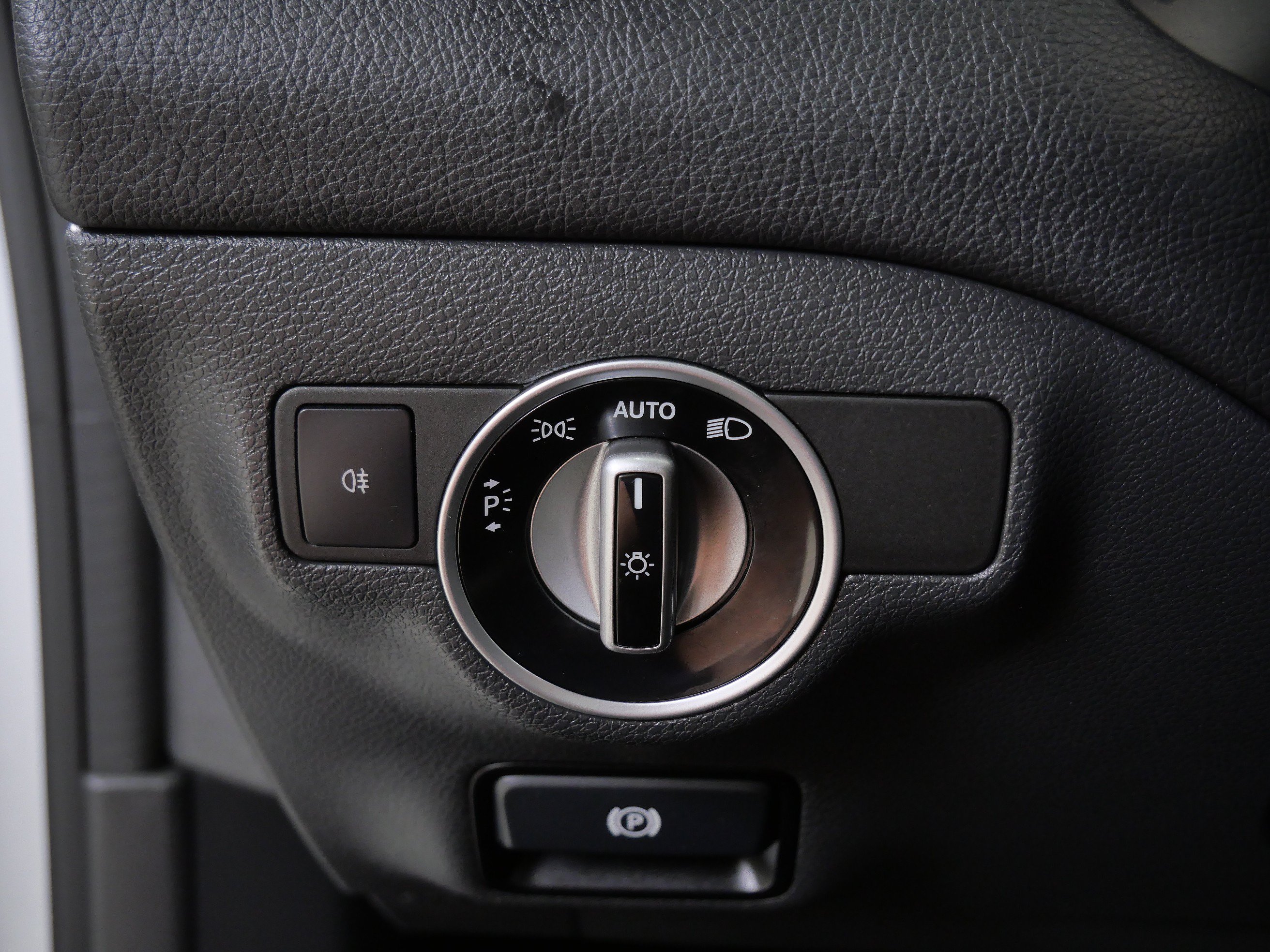 Used 2014 Mercedes-Benz CLA 250 image 28