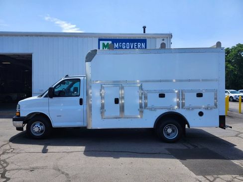 Used 2022 Chevrolet Express 3500 w/ Power Convenience Package RWD image 2