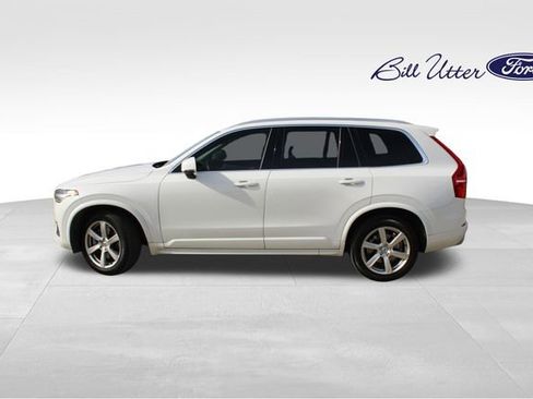 Used 2021 Volvo XC90 T5 Momentum w/ Climate Package image 8