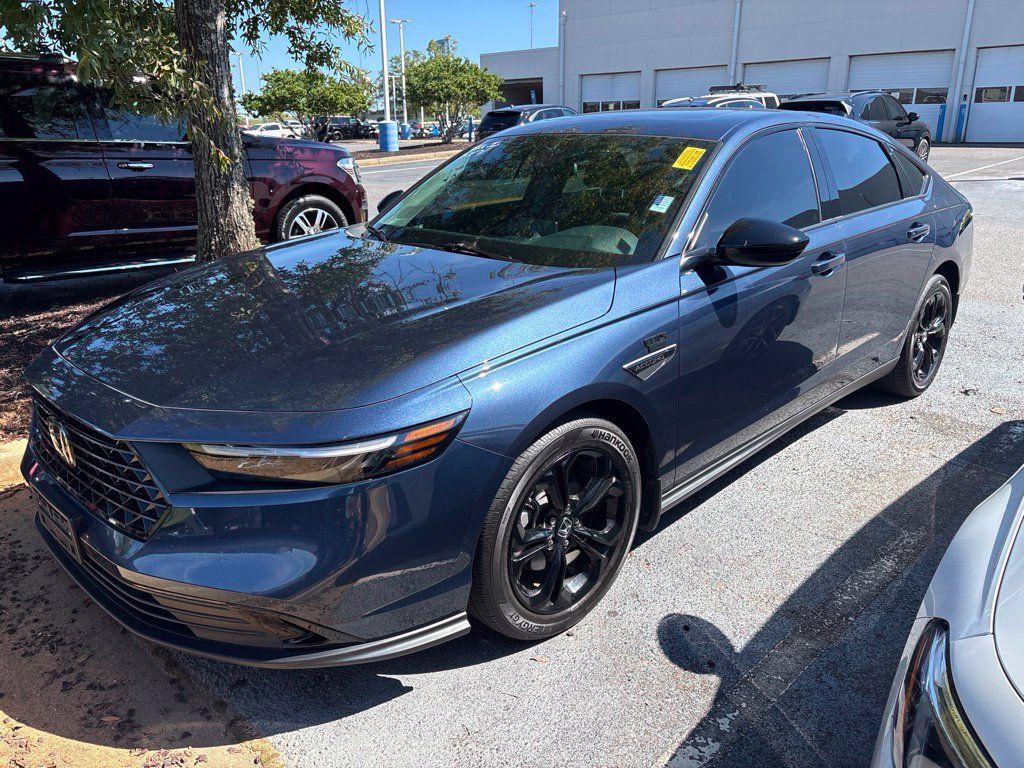 Used 2025 Honda Accord SE image 1