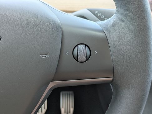 Used 2024 Tesla Model Y 2WD image 25