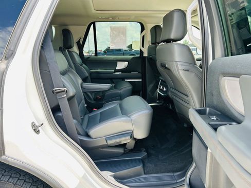 Used 2025 Ford Expedition Active AWD/4WD image 40