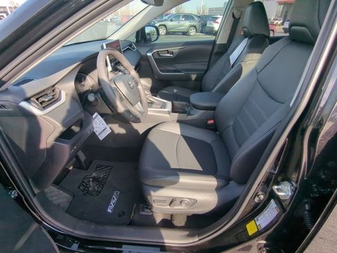 Used 2025 Toyota RAV4 XLE Premium image 8