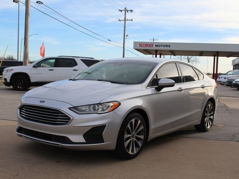 Used 2019 Ford Fusion SE image 11