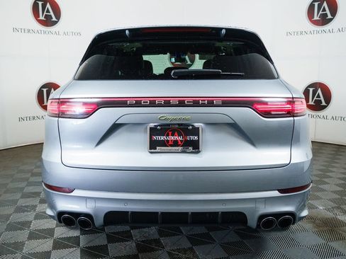 Used 2023 Porsche Cayenne AWD/4WD image 7