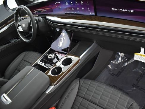 Certified 2025 Cadillac Escalade Sport Platinum w/ LPO, Floor Liner Package image 44