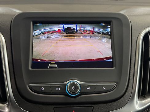 Used 2020 Chevrolet Equinox LT image 16