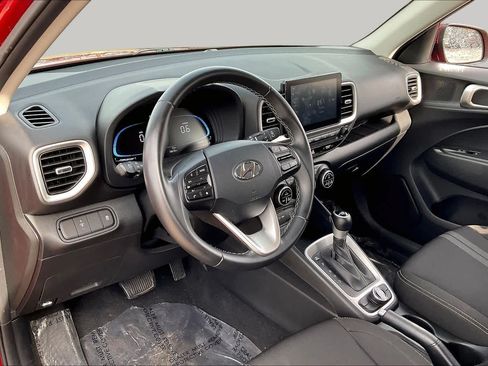 Used 2025 Hyundai Venue SEL FWD image 17