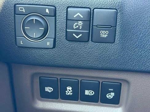 Used 2023 Lexus GX 460 Premium w/ Accessory Package AWD/4WD image 17