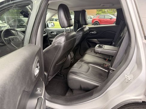 Used 2019 Jeep Cherokee Limited AWD/4WD image 13