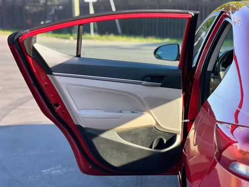 Used 2018 Hyundai Elantra SEL FWD image 30